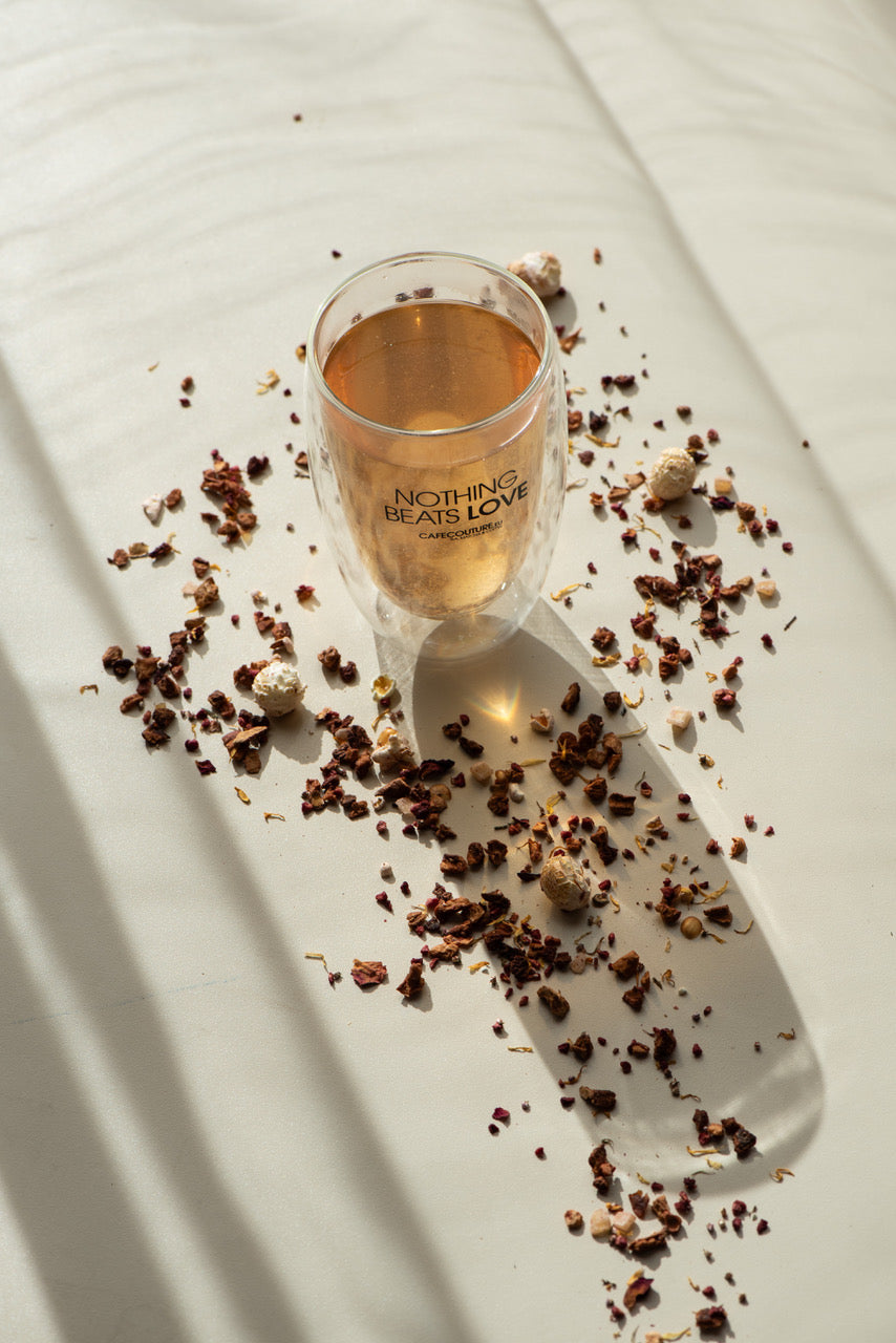 feestelijke thee drinken