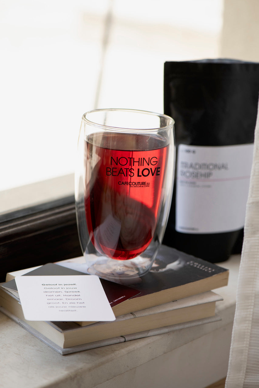 fruitige en bloemige thee drinken