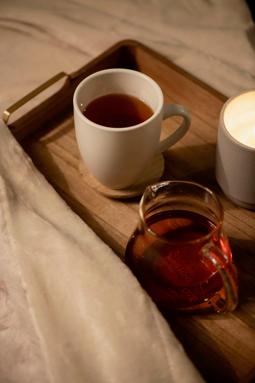 heerlijke warme thee drinken uit keramiek mok