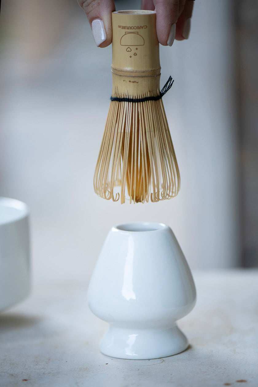 houder_voor_matcha_whisk_wit