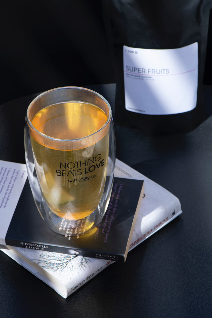 iced tea met fruit drinken