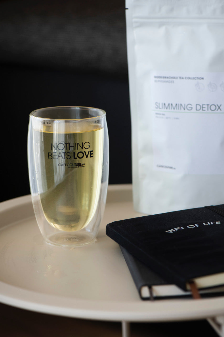 thee piramides met groene thee